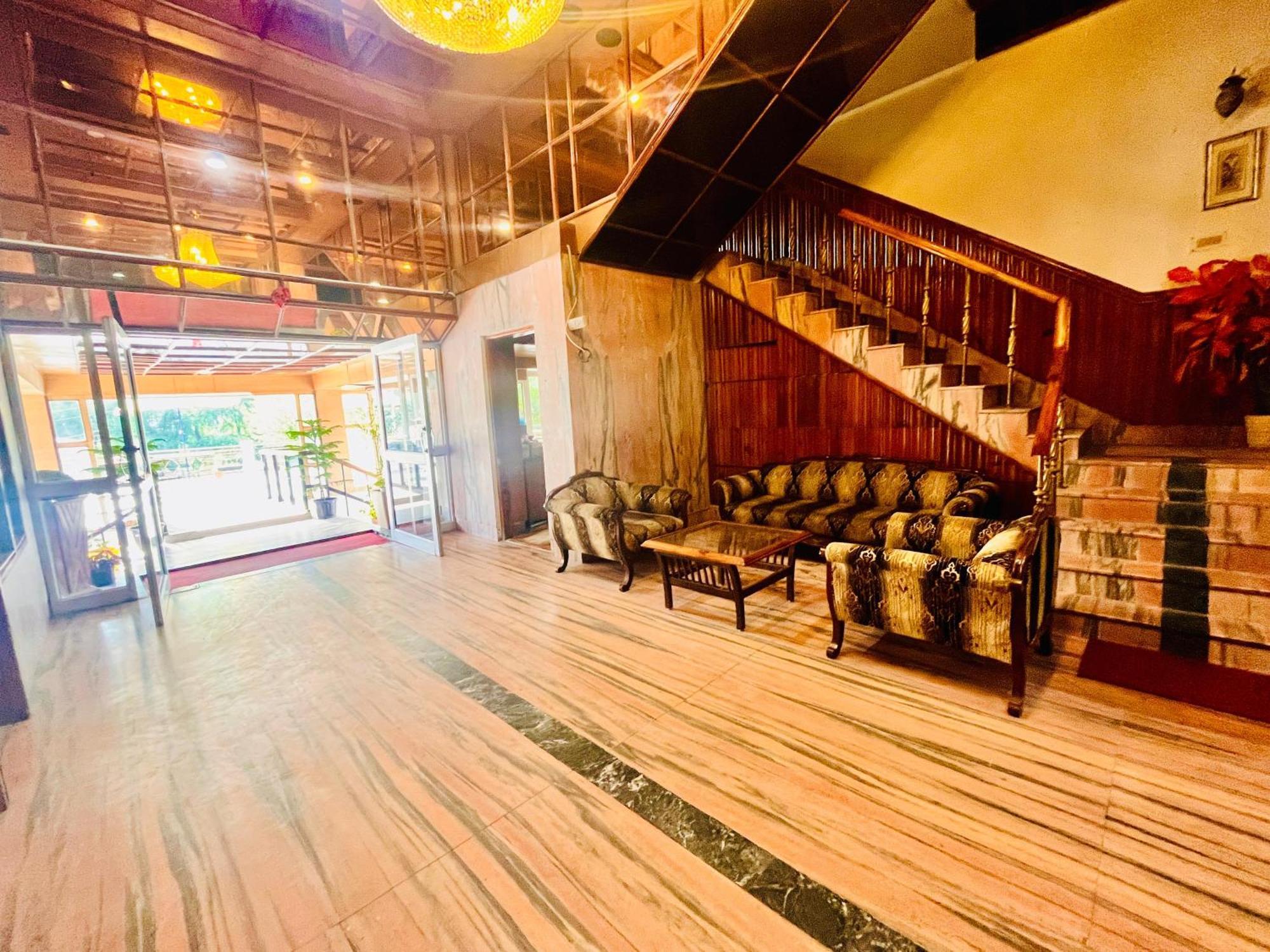 Hotel The Town House - Lavish & Luxury Near Mall Road 4*