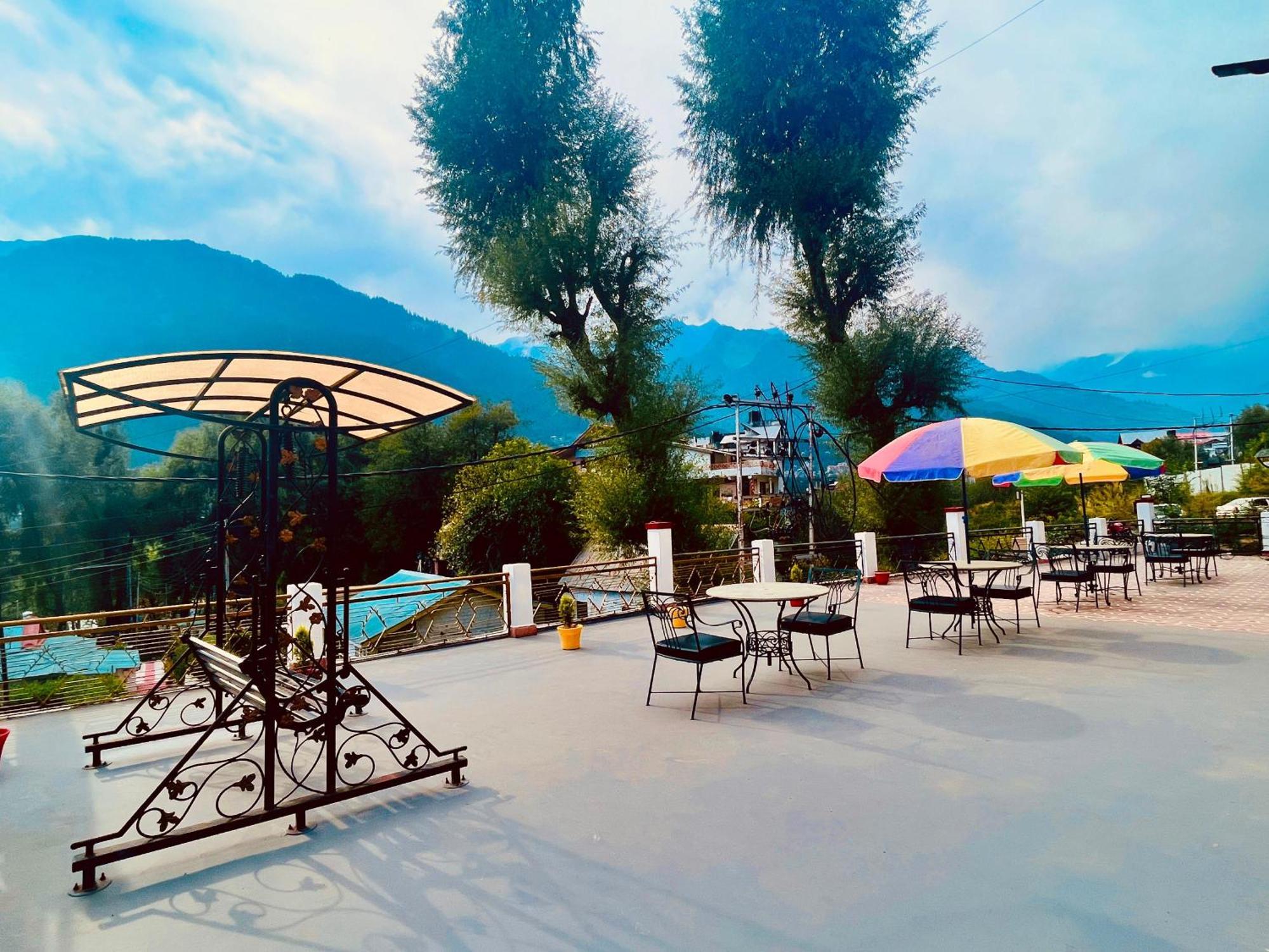 Hotel The Town House - Lavish & Luxury Near Mall Road 4*