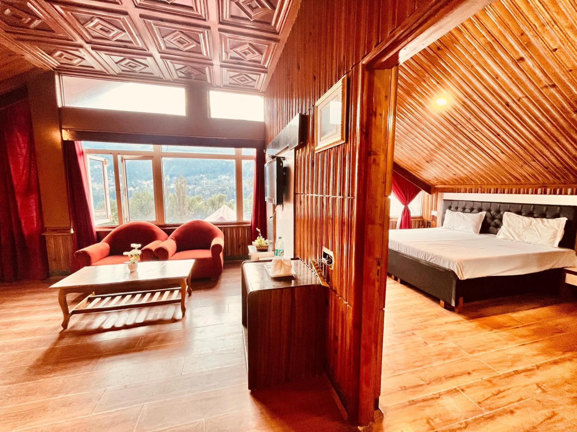 Hotel The Town House - Lavish & Luxury Near Mall Road Manali (Himachal Pradesh)