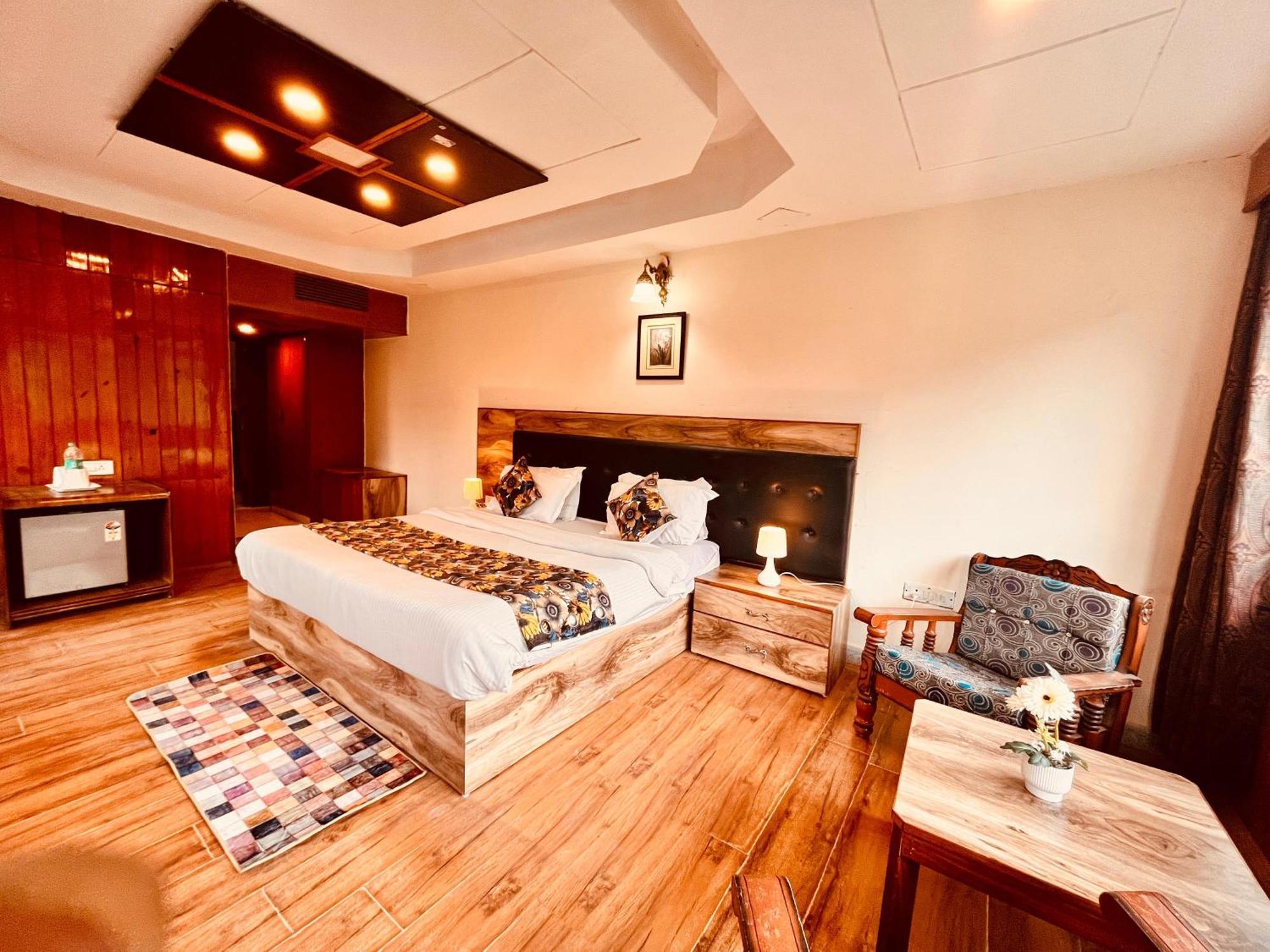 Hotel The Town House - Lavish & Luxury Near Mall Road Manali (Himachal Pradesh)