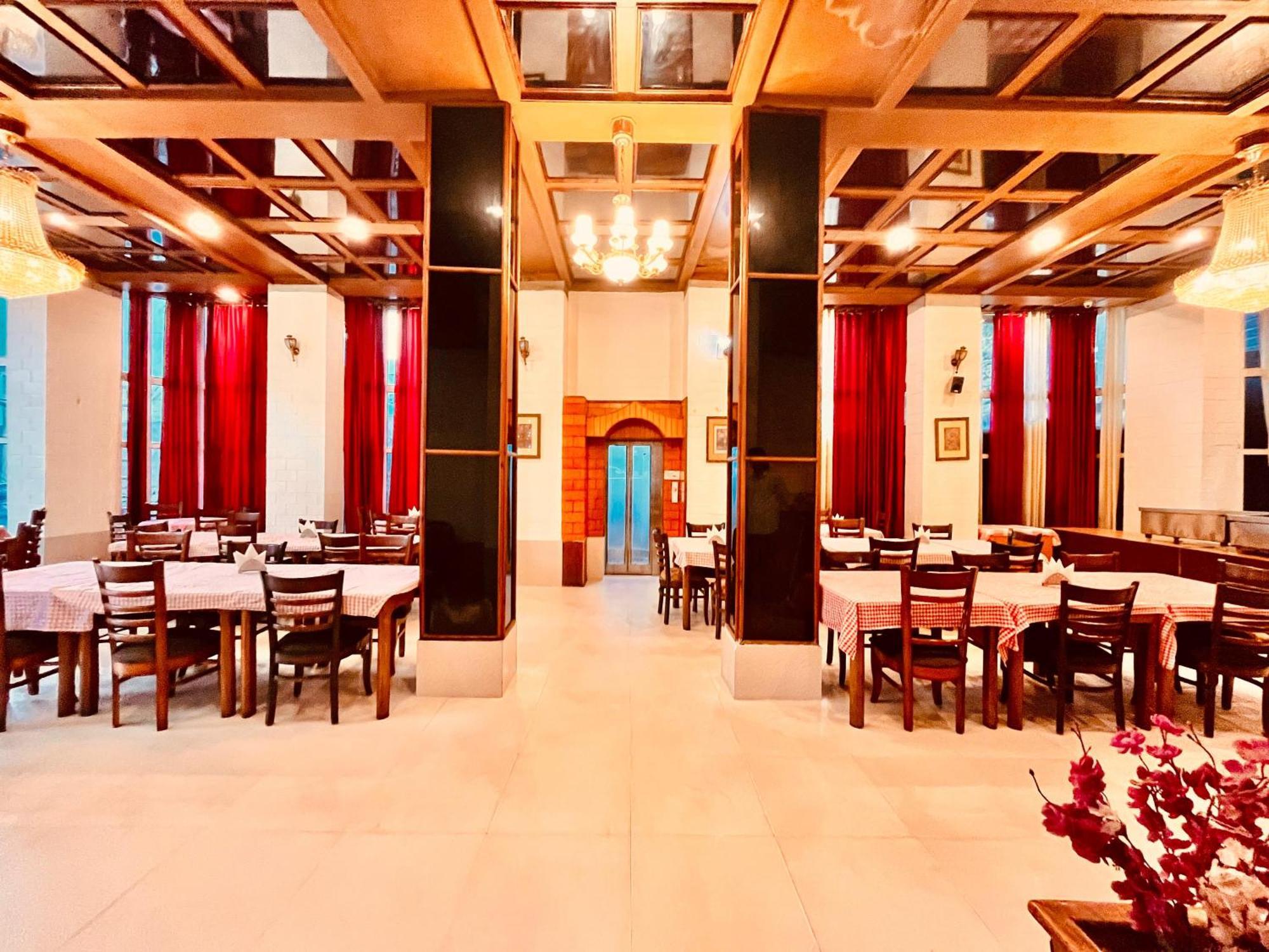 The Town House - Lavish & Luxury Near Mall Road